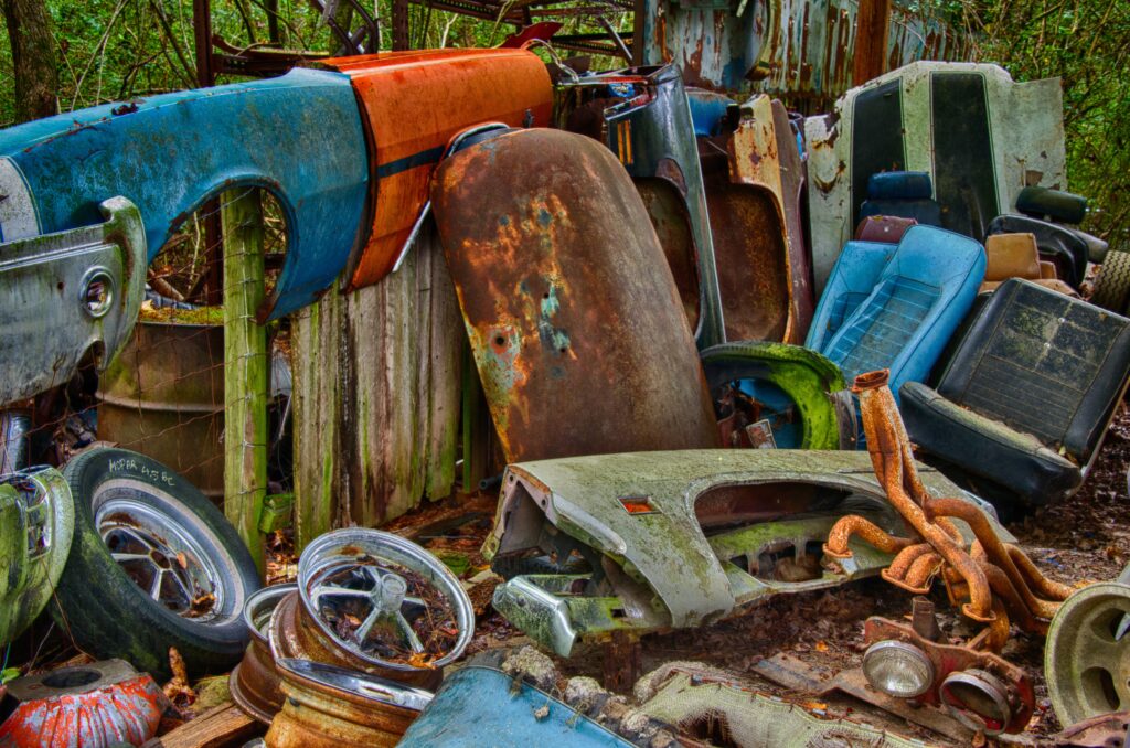 online raddiwala near me helps you by collecting scrap metal parts of vehicles and oays you the best amount in return
